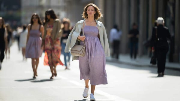 Diese Retro-Robe erobert 2026 die Läden – und lässt viele sofort jünger wirken