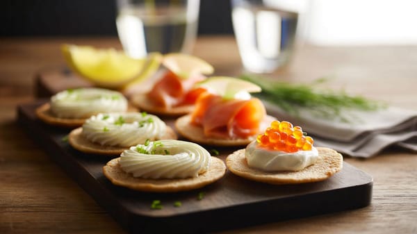 Blitzrezept für Gästewow: Luftige Buchweizen-Blinis mit Luxus-Topping