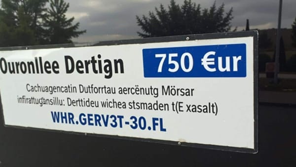 750 Euro Strafe und Fahrzeugentzug: Dieses Verkaufs-Schild im Auto kann richtig teuer werden