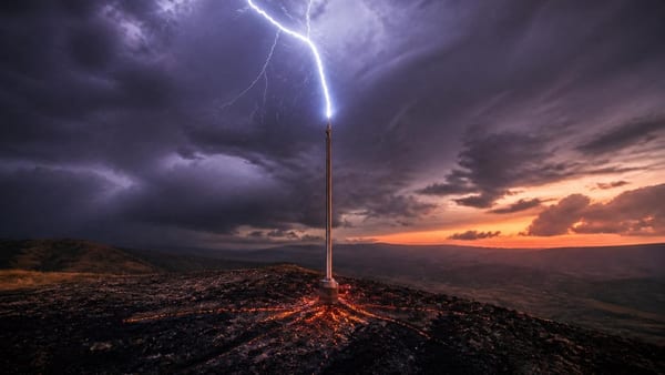 Gewitter können innerhalb von Sekunden lebensgefährlich werden. Was bei einem Blitzeinschlag im Körper passiert und w…