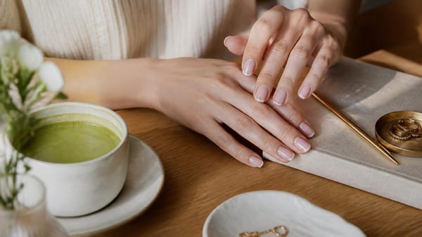 Schlicht und natürlich: Dieser Nageltrend ist die schönste Alltags-Maniküre