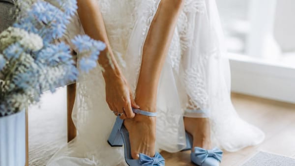 Something Blue! Das sind die 7 schönsten blauen Accessoires für Bräute